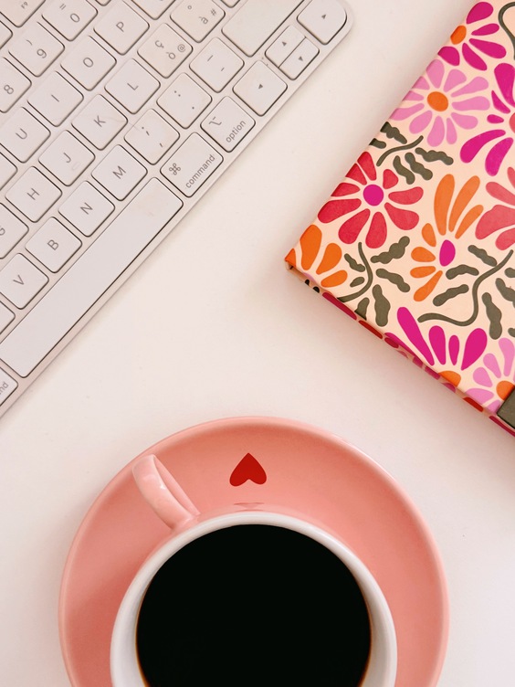 ordinateur-redactrice-web-seo-freelance